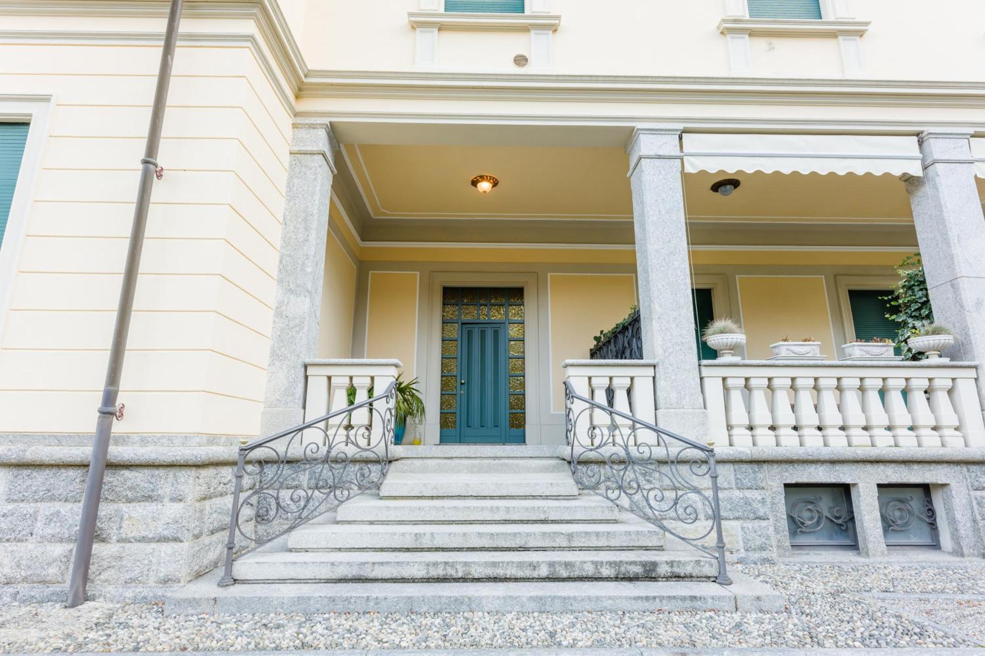 Regal Villa With Como Lake View And Free Parking Белладжо Экстерьер фото