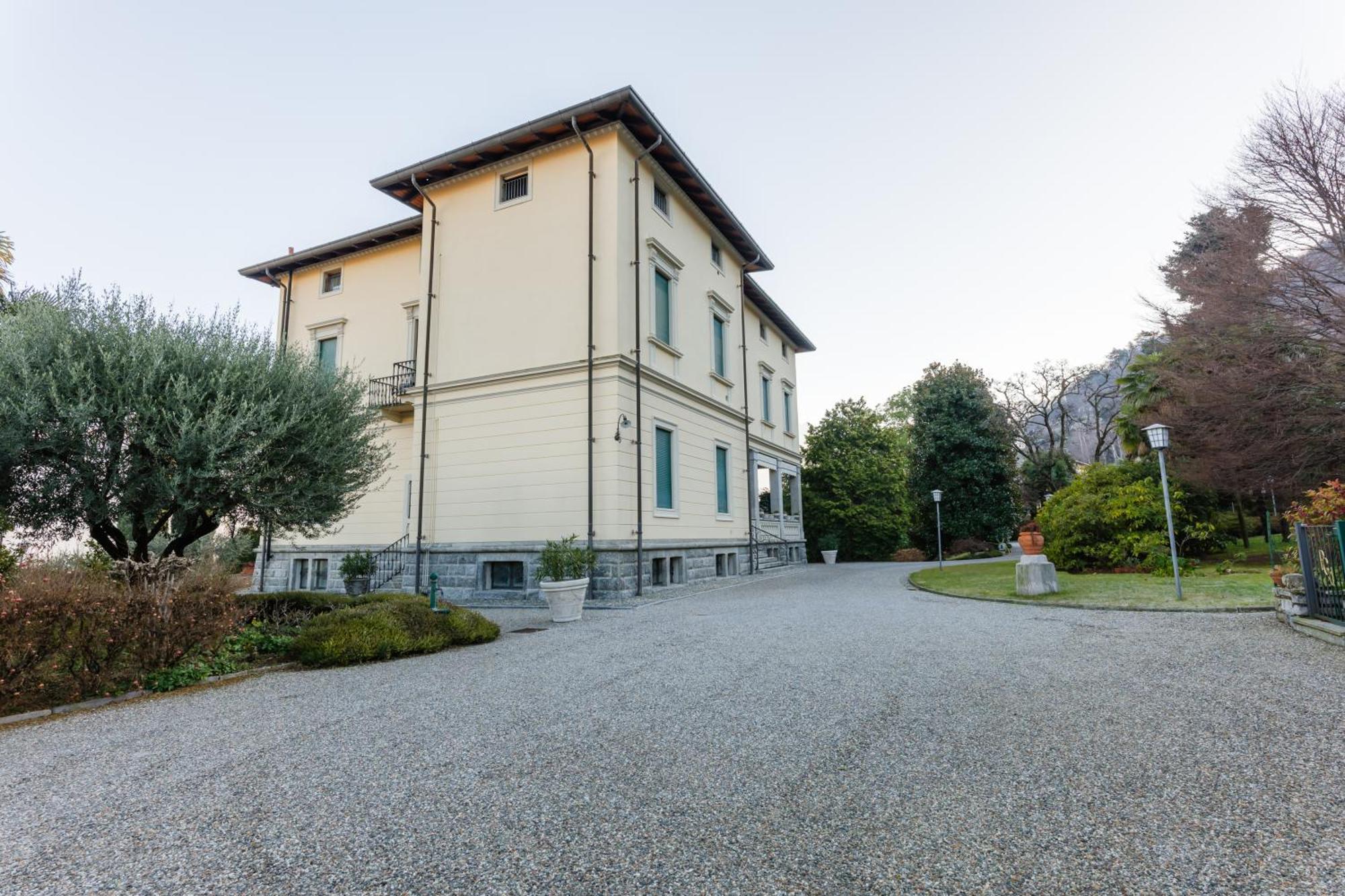 Regal Villa With Como Lake View And Free Parking Белладжо Экстерьер фото